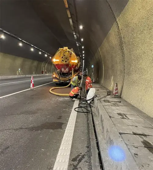 木垒隧道排水渠清淤